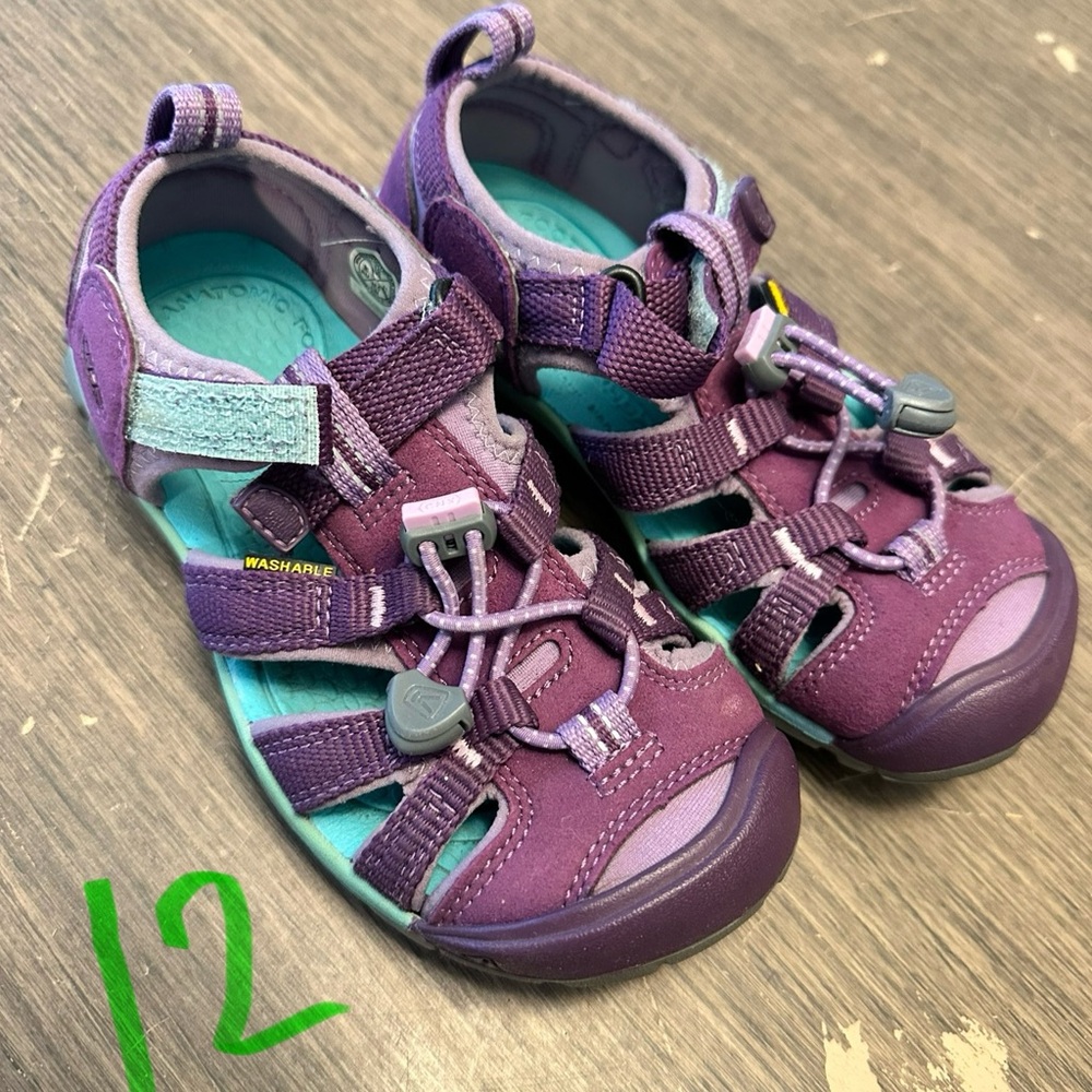 Keen sandals - like new